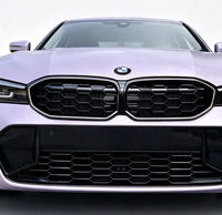 Load image into Gallery viewer, LED SLATTED FRONT GRILL IN GLOSS BLACK FOR BMW 3 SERIES G20 LCI 2023+

